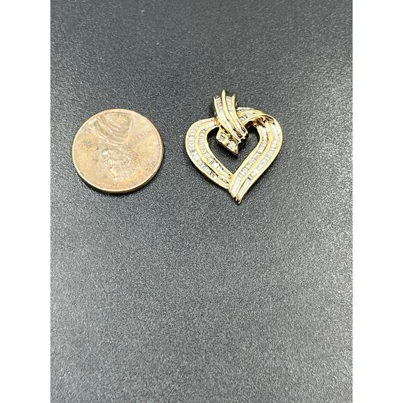 Designer Vintage 10k Yellow Gold .50
CTTW Baguette Diamond Heart Pendant - Picture 3 of 15